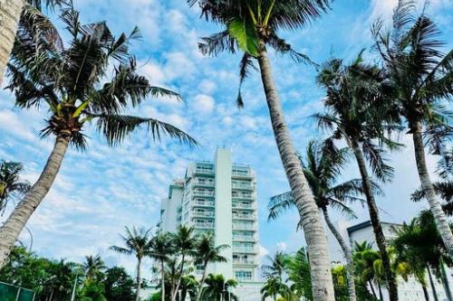 5th Floor 1 Bedroom 1 Bath Tumon Beachfront Condo